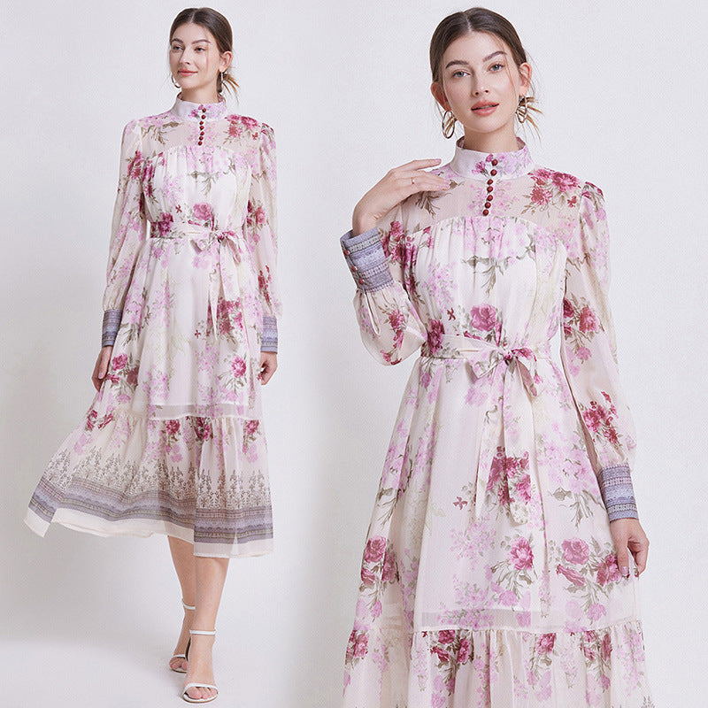 ZEHLIA – ELEGANT BLOMSTRET CHIFFONKJOLLE