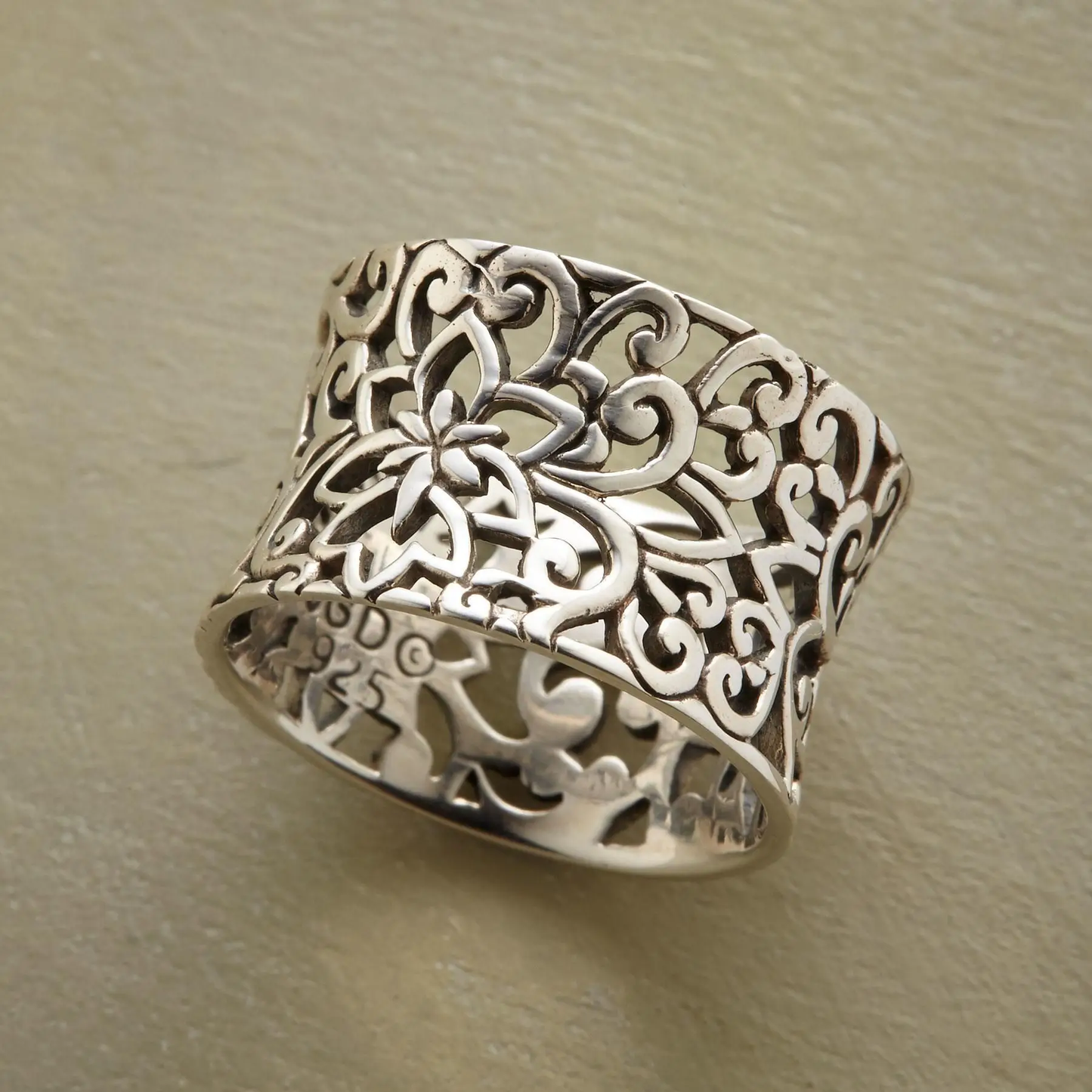 Bonnie Vintage Hulring