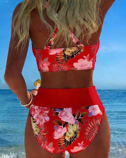 Bikini med kontrasterende blomsterprint og splitt