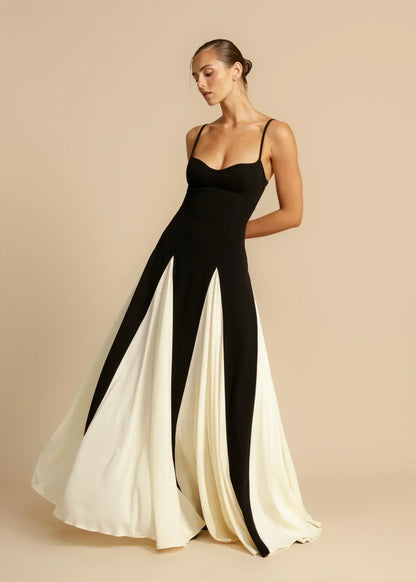 Oshrit™ | Elegant Maxi Kjole med Kontrasterende Volanger