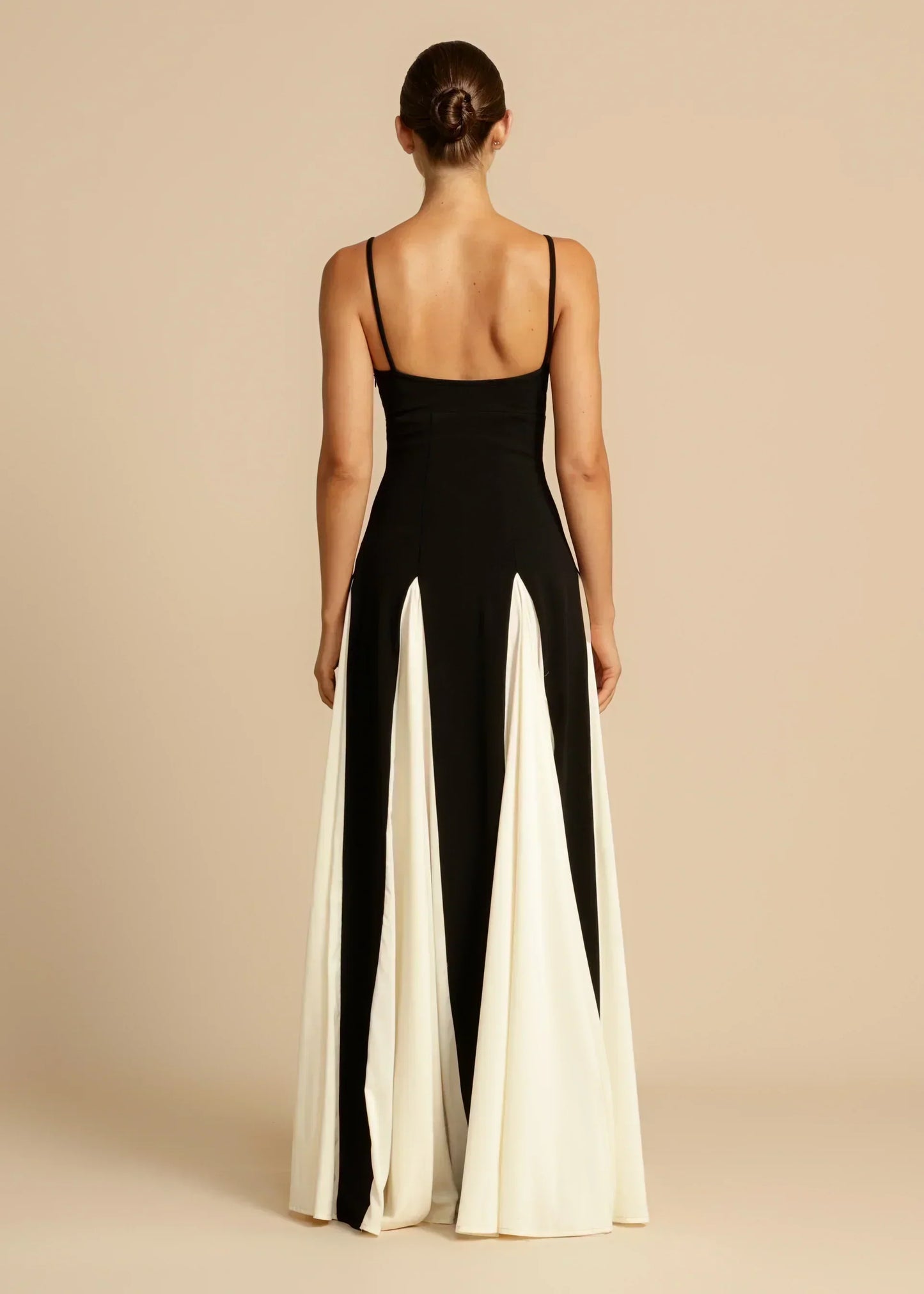 Oshrit™ | Elegant Kontrast Volanger Maxi Kjole