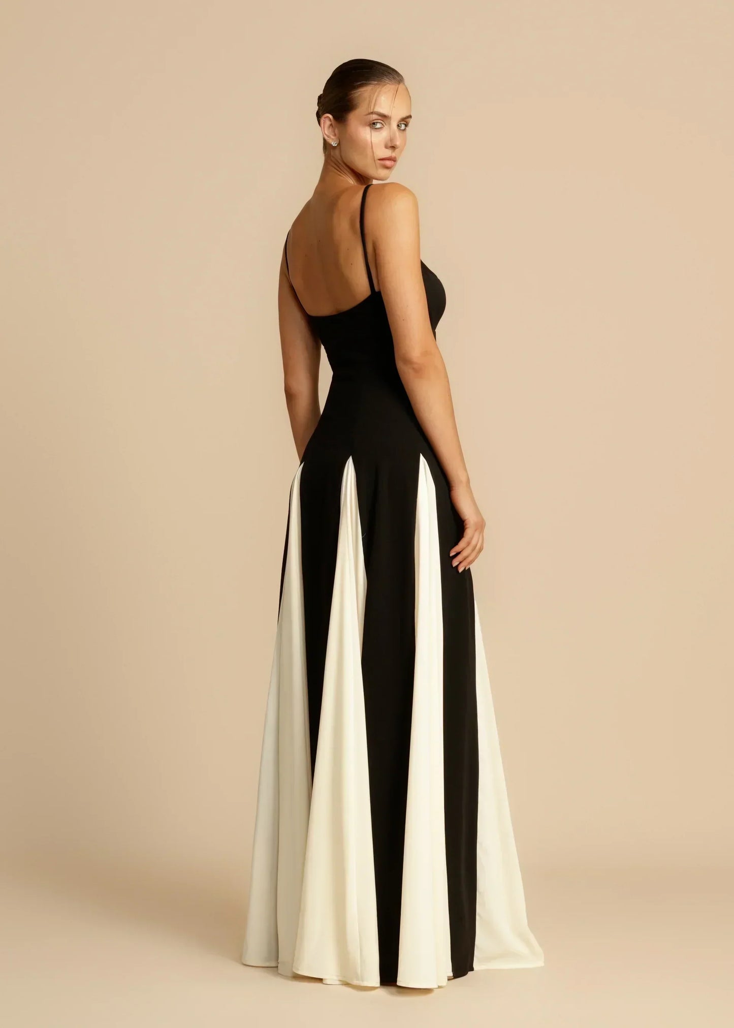 Oshrit™ | Elegant Kontrast Volanger Maxi Kjole