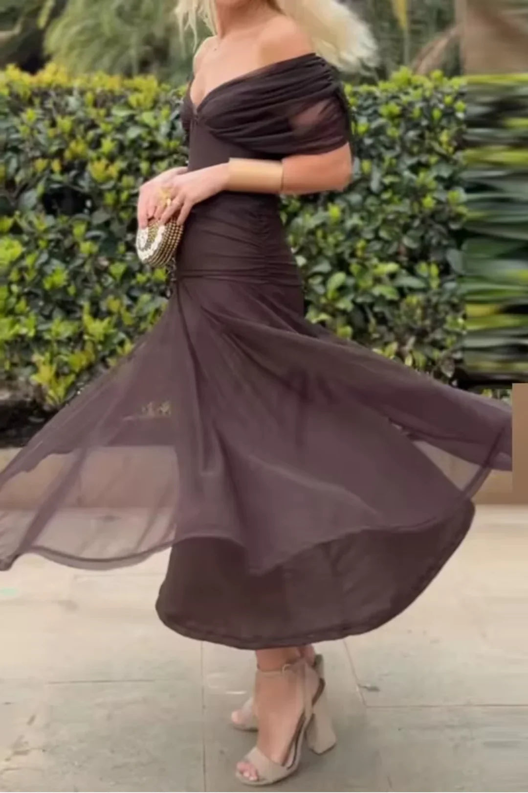 ISABELLA | Elegant Maxi Kjole med Smigrende Midje og Tidlaus Klasse