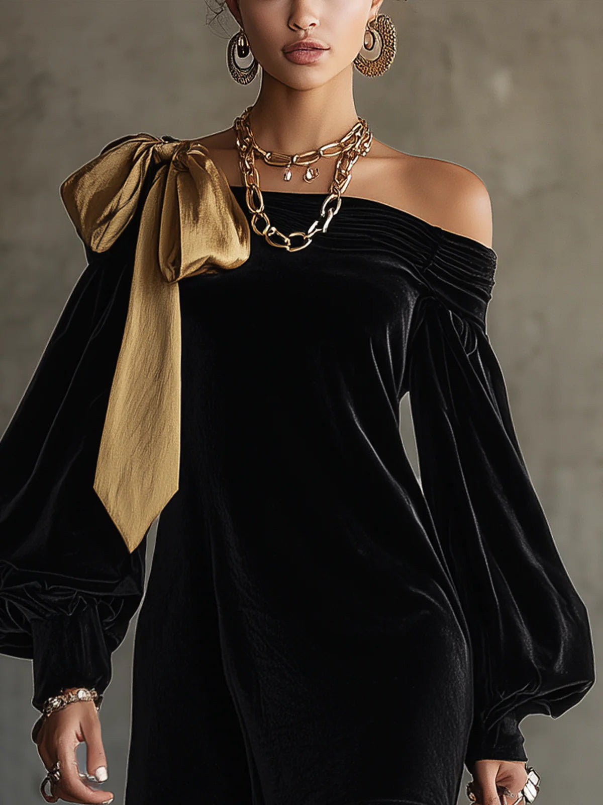 Svart Fløyel og Gull Sateng Patchwork Off-Shoulder Mini-Kjole