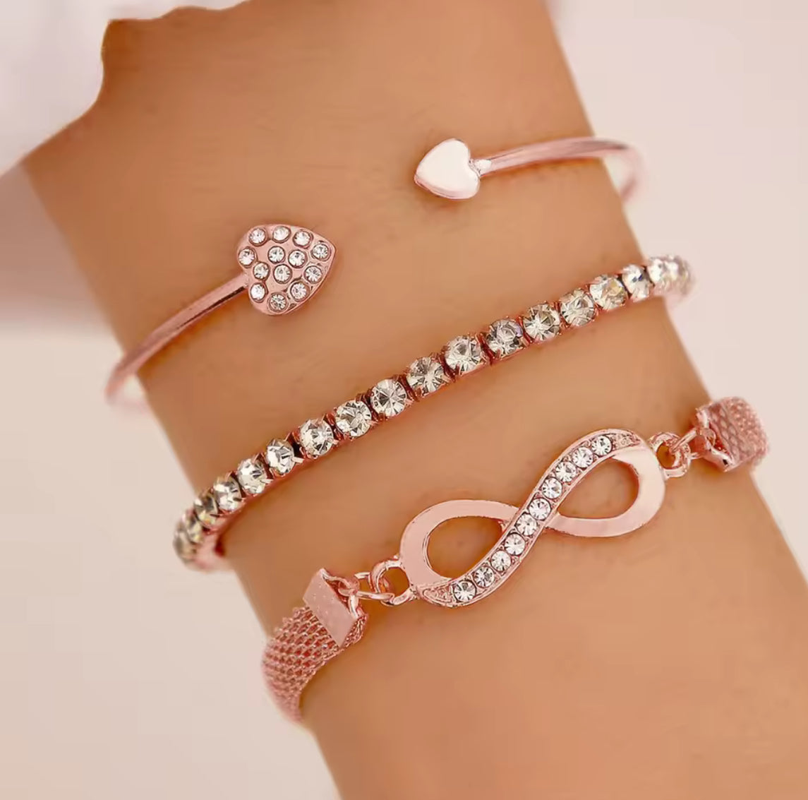 Vintage sett med uendelig armbånd