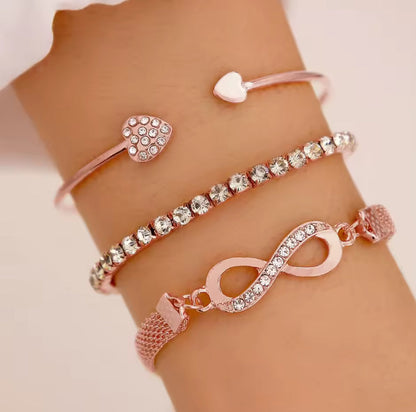 Vintage sett med uendelig armbånd