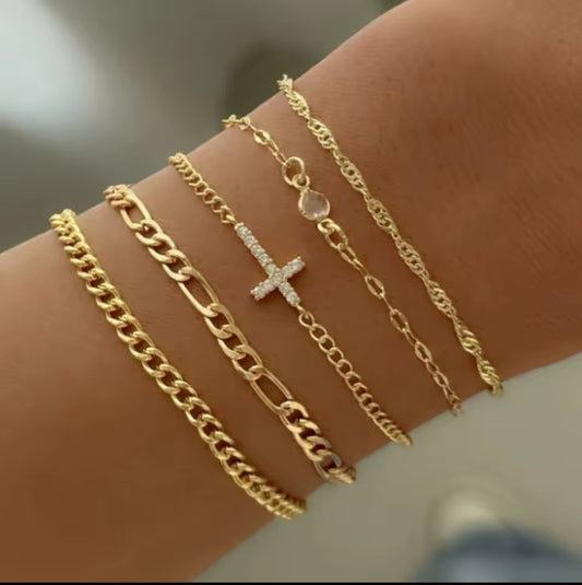 Armbånd med kjede og korsanheng