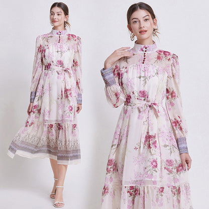 ZEHLIA – ELEGANT BLOMSTRET CHIFFONKJOLLE