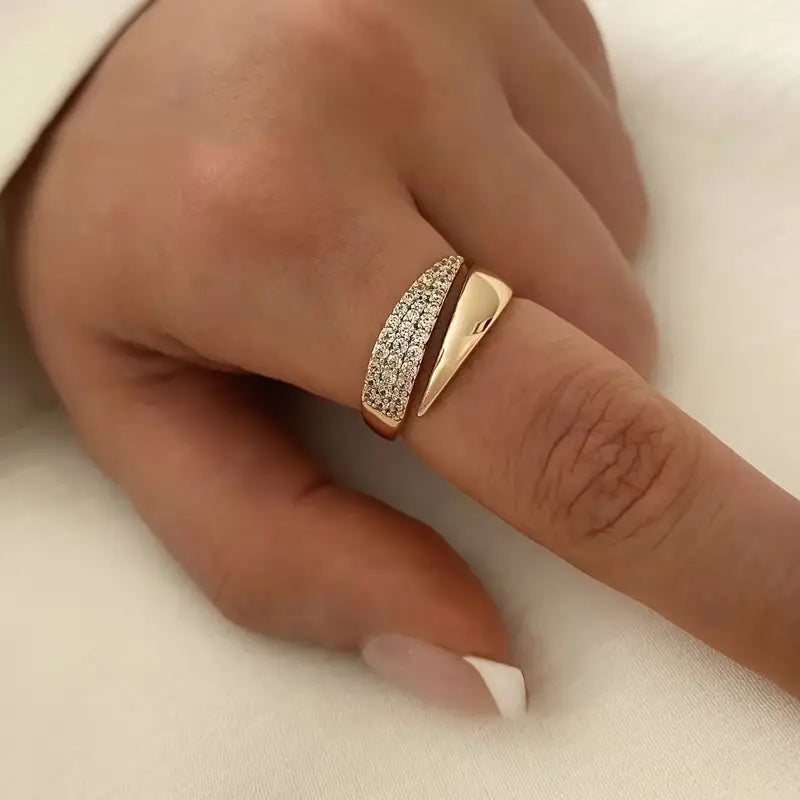 Elegant Ring med Glitrende Steiner
(1+1 Gratis)