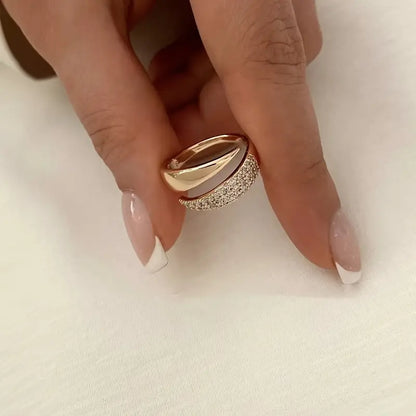 Elegant Ring med Glitrende Steiner
(1+1 Gratis)