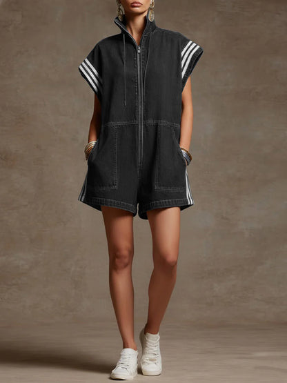 Dame med stående krage, korte ermer, avslappet, løs, kort denim-jumpsuit med vide ben