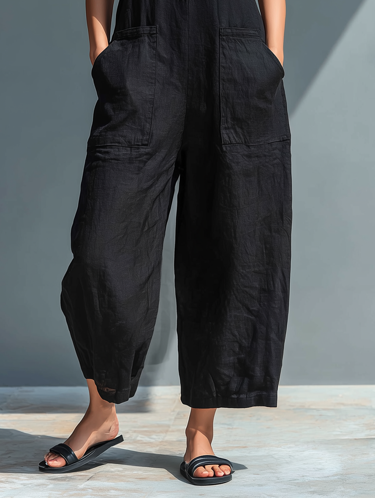 Ermeløs Minimalistisk Jumpsuit for Kvinner med Høy Krage og Knapper