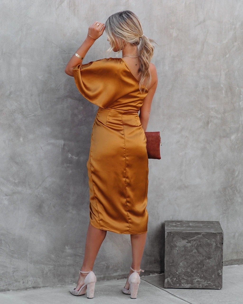 Tamari™ | Elegant Satin Midi Kjole