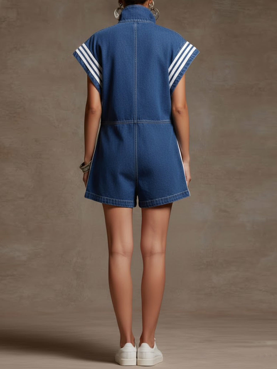 Dame med stående krage, korte ermer, avslappet, løs, kort denim-jumpsuit med vide ben